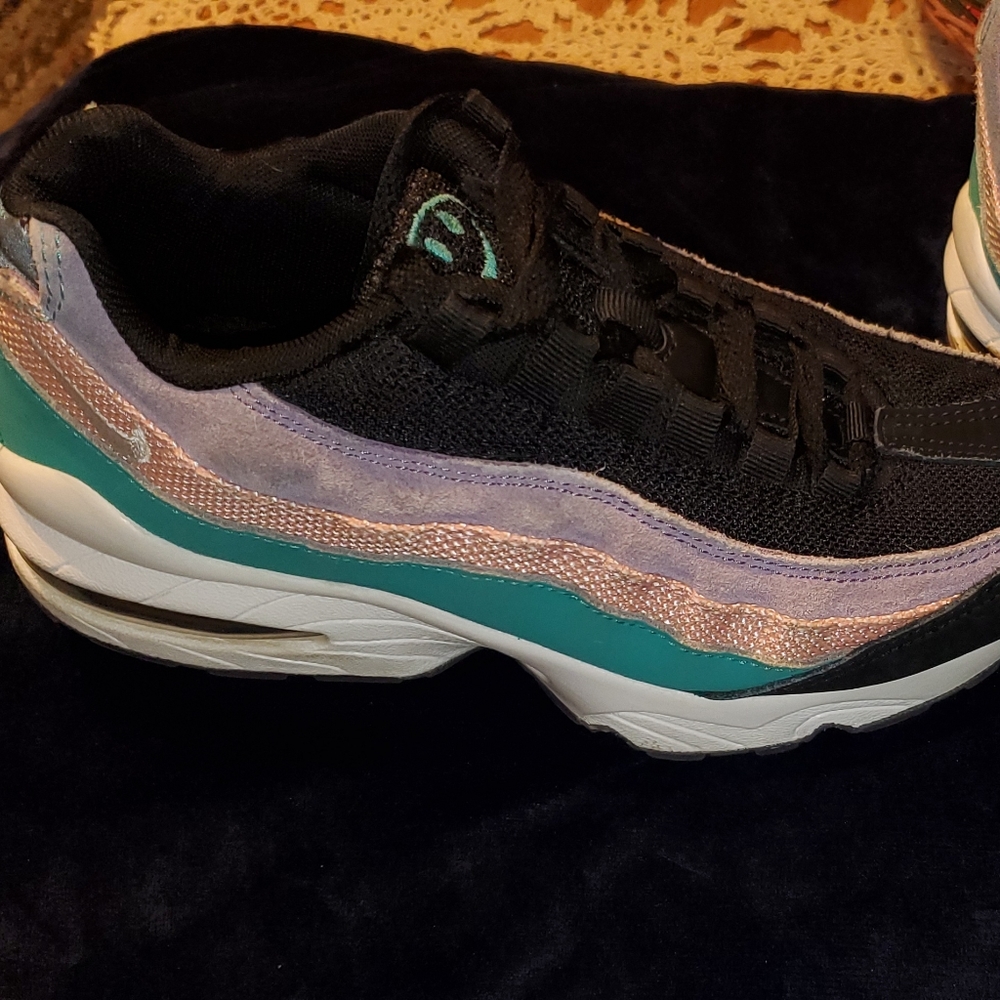 NIKE AIR